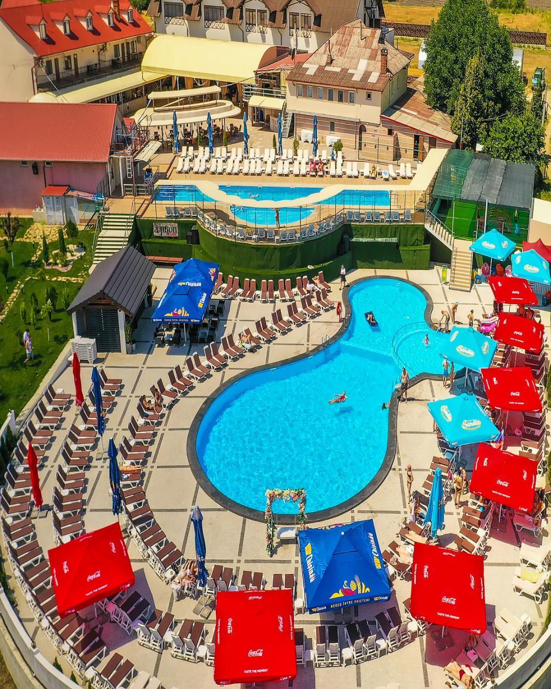 Sv Hotel, Restaurant & Airport Parking Todiresti  Exterior foto